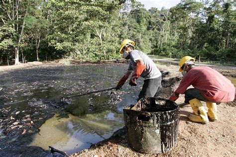 cleaning mud Ecuador|Ecuador: The People vs. Texaco .